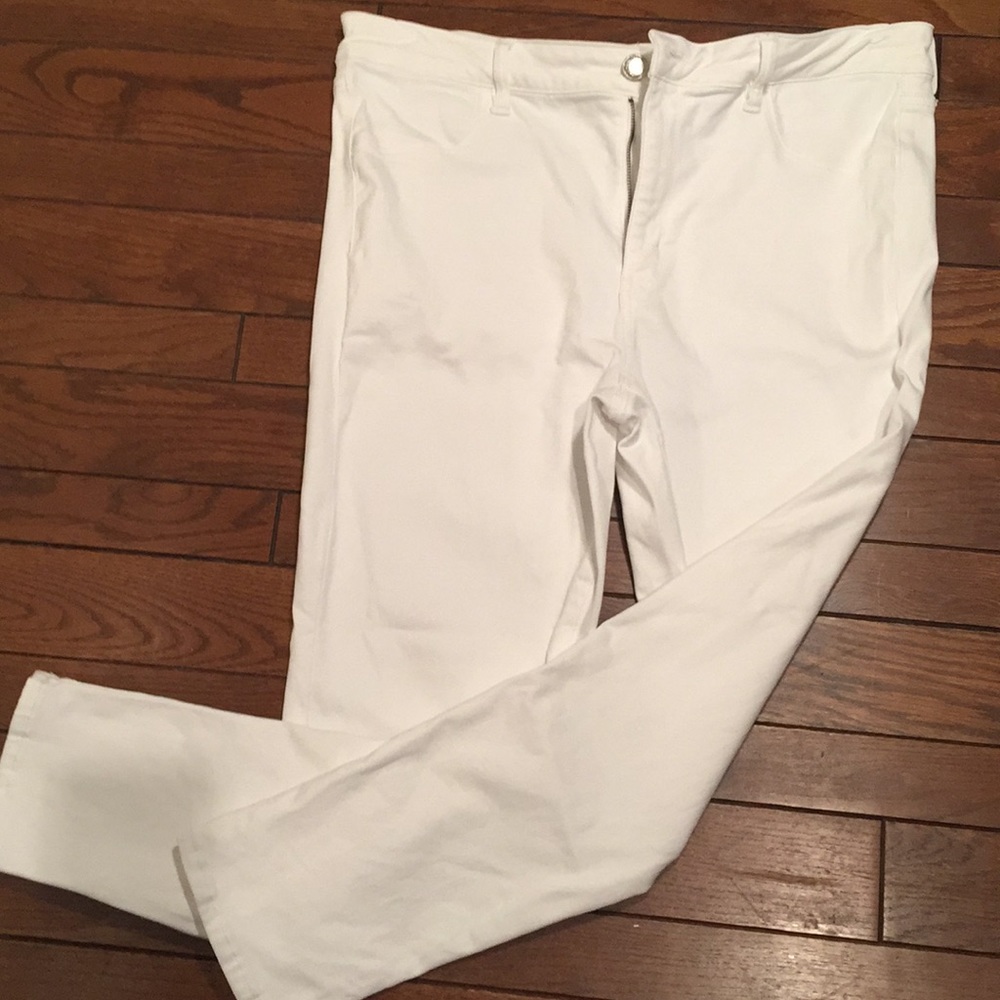 American Eagle white Next Level Stretch jeans 18S